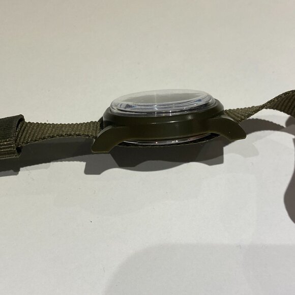 RARE BRAND NEW DAISO MILI WATCH MILITARY FIELD WATCH GREEN (4) - Picture 4 of 9